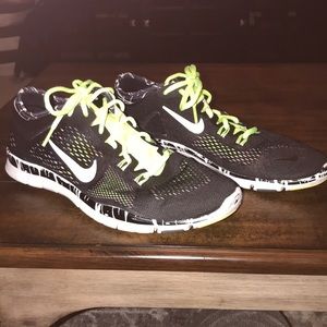 Black Nike Frees 5.0